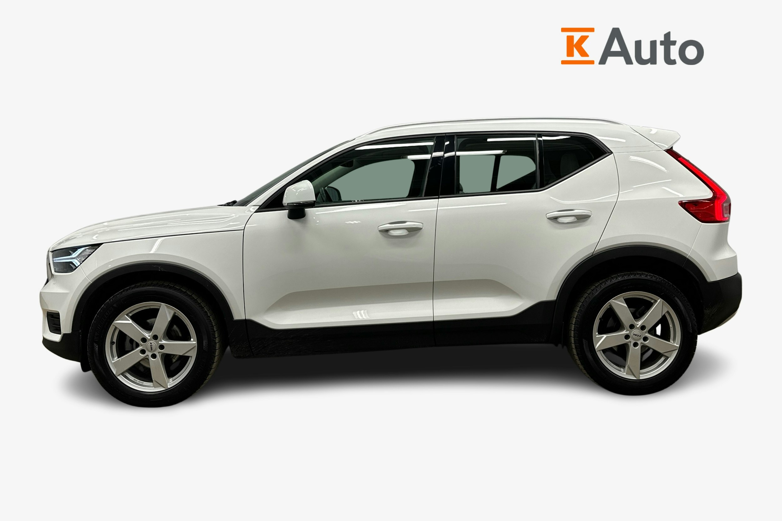 valkoinen Volvo XC40 2020 kuva 5.