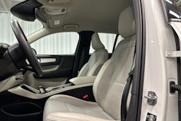 valkoinen Volvo XC40 2020 kuva 20.