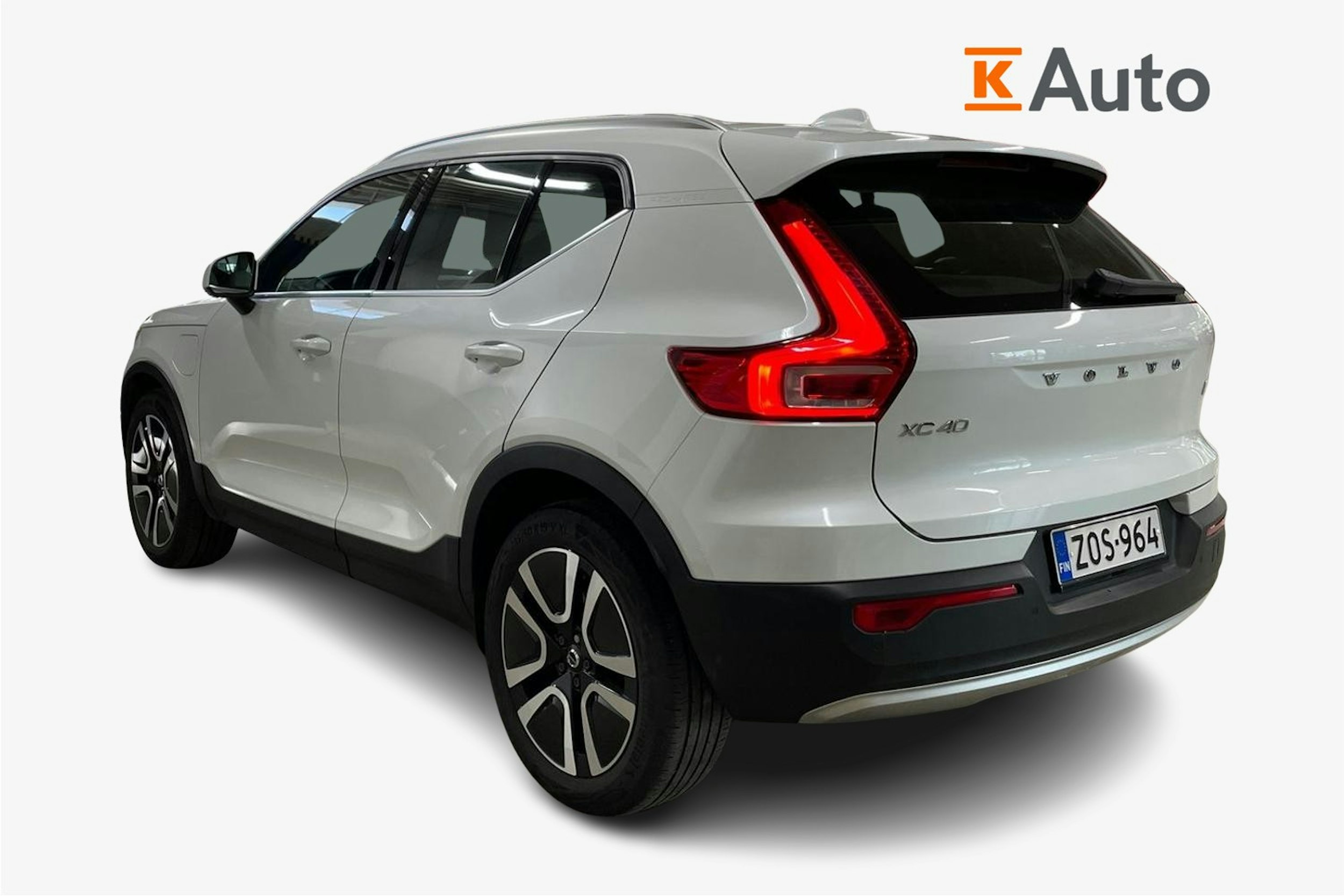 Valkoinen Volvo XC40 2020 kuva 2.