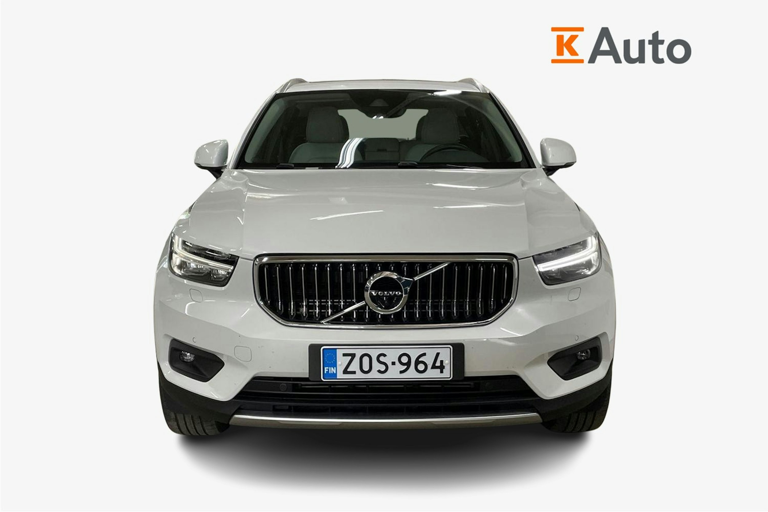 Valkoinen Volvo XC40 2020 kuva 5.