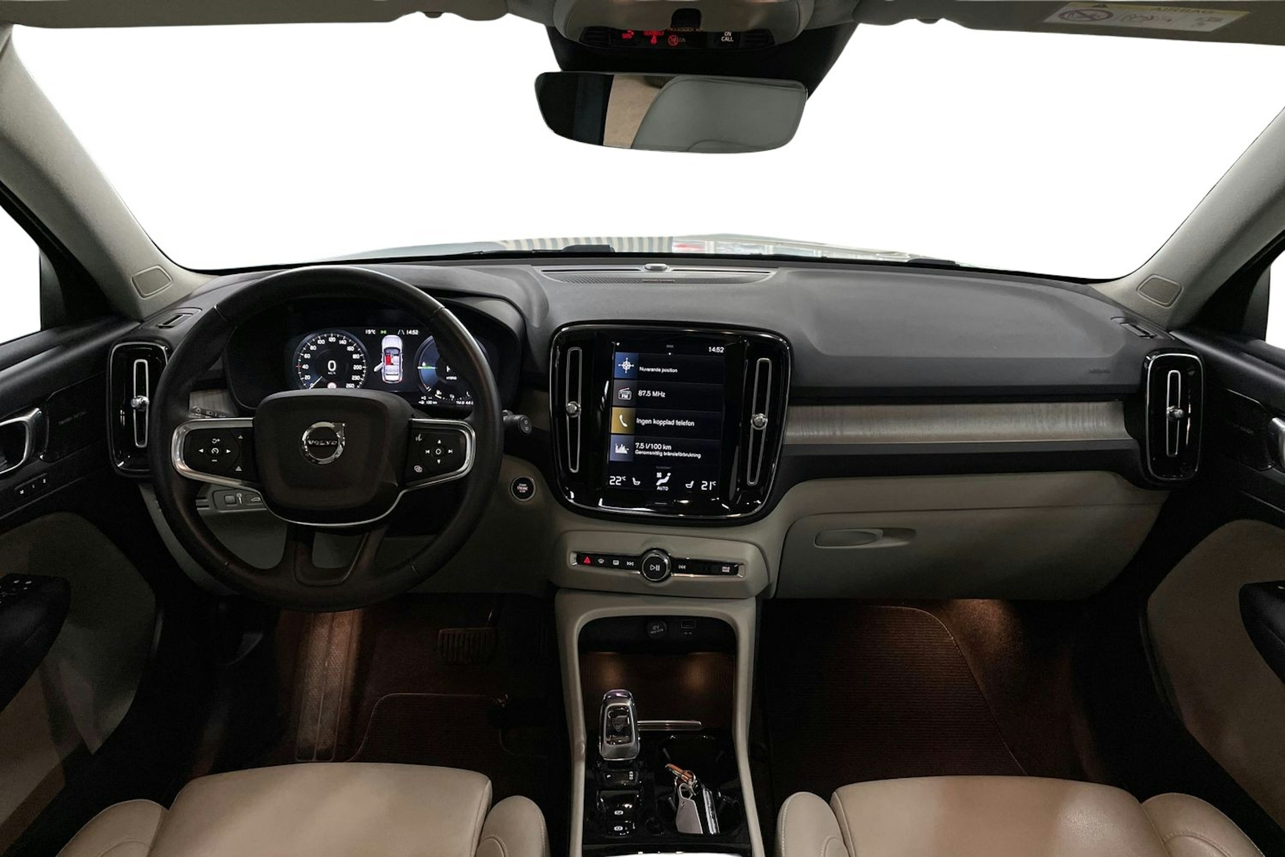 Valkoinen Volvo XC40 2020 kuva 9.