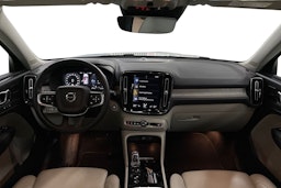 Valkoinen Volvo XC40 2020 kuva 9.