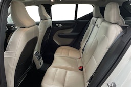 Valkoinen Volvo XC40 2020 kuva 10.