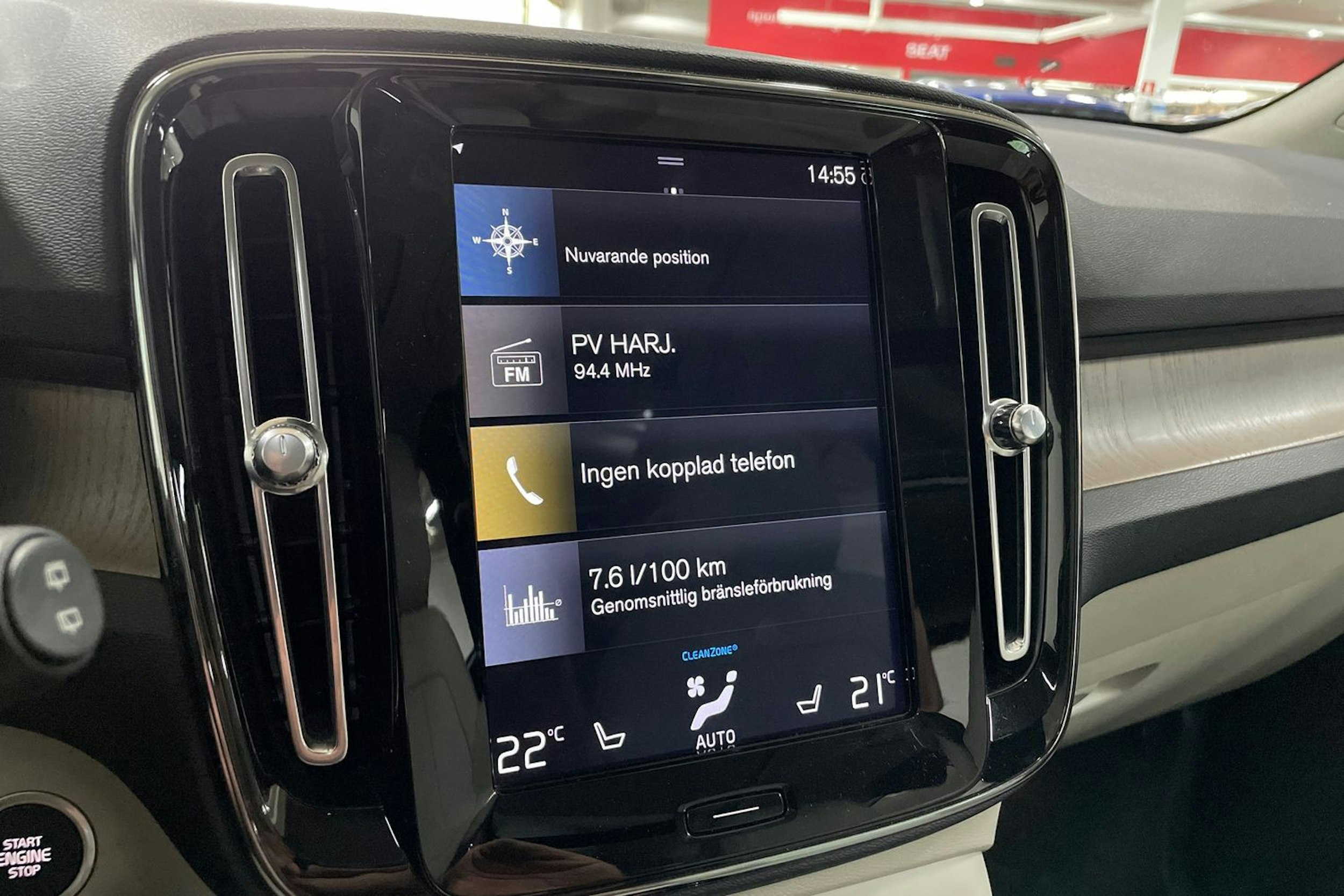 Valkoinen Volvo XC40 2020 kuva 15.