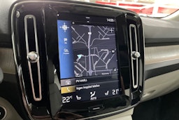 Valkoinen Volvo XC40 2020 kuva 16.