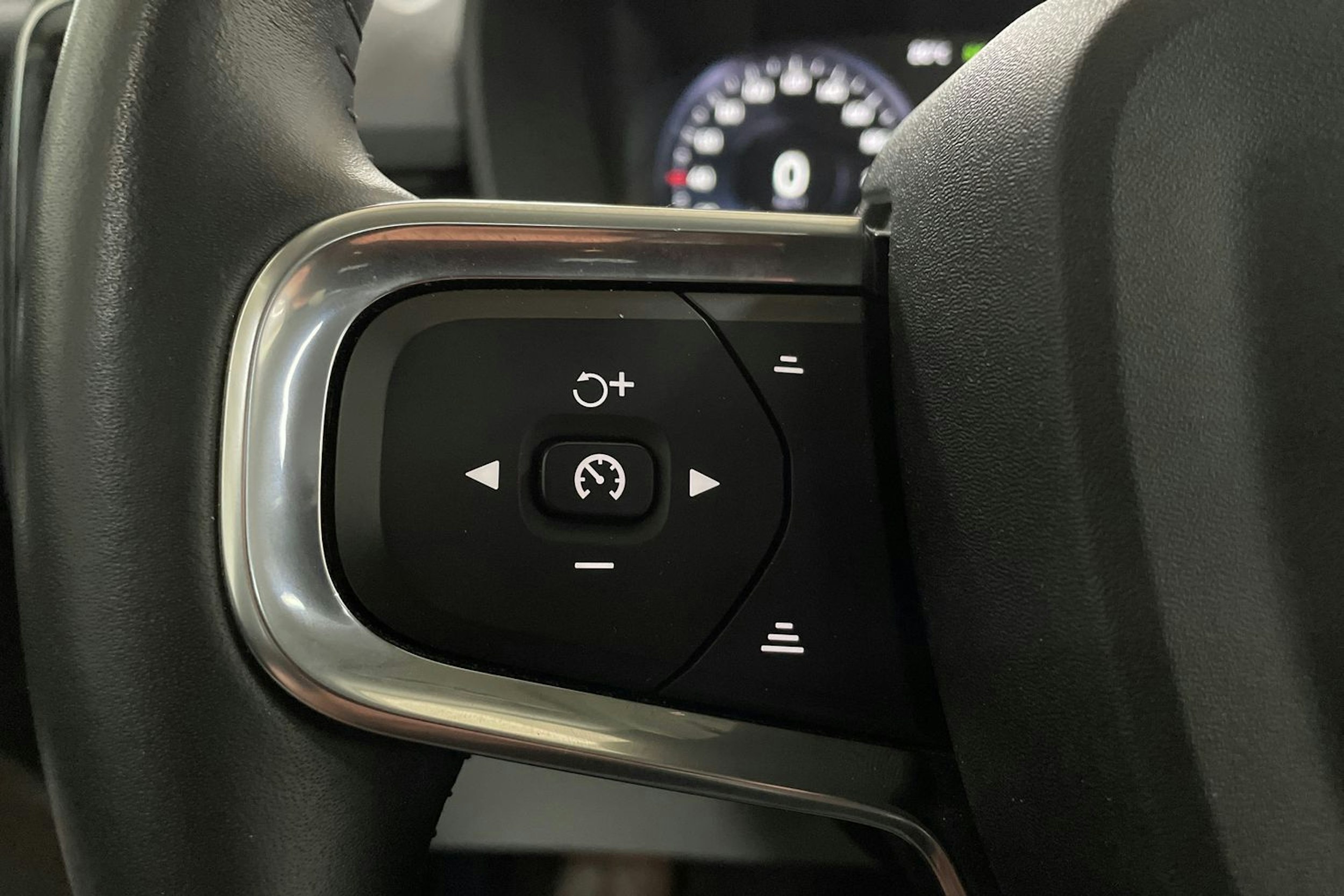 Valkoinen Volvo XC40 2020 kuva 20.