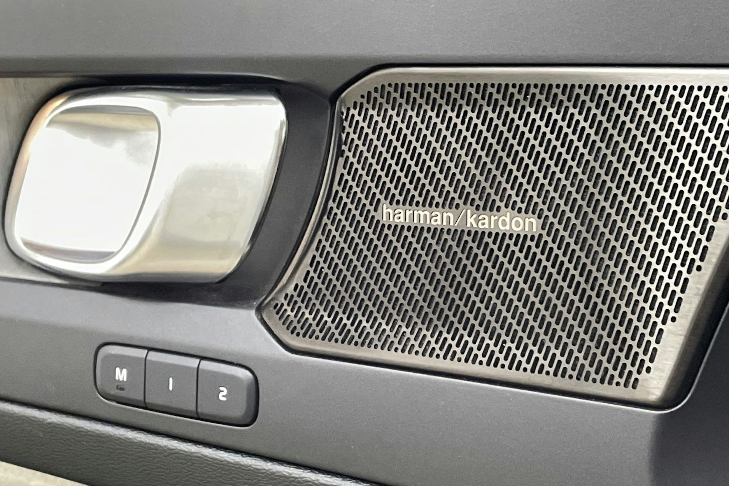 Valkoinen Volvo XC40 2020 kuva 21.