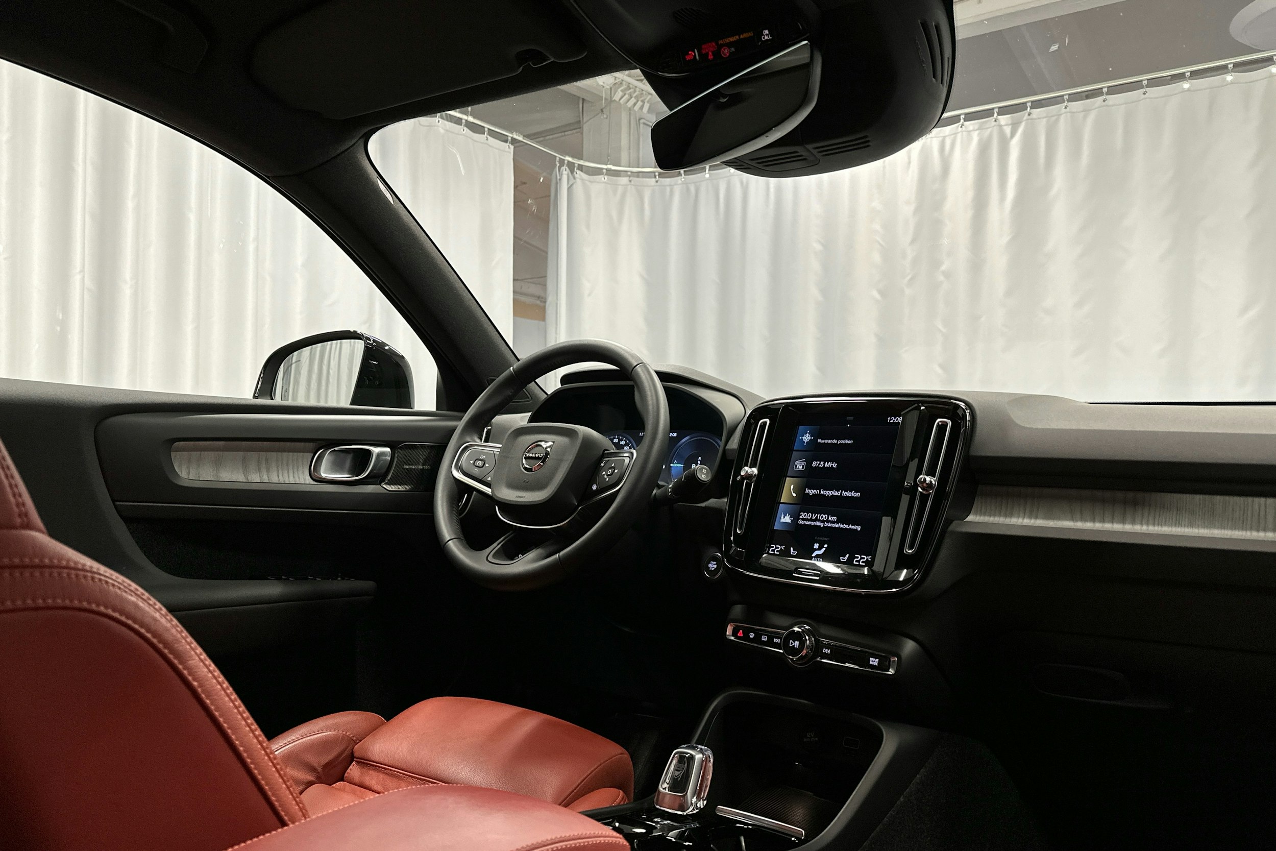 musta Volvo XC40 2021 kuva 11.