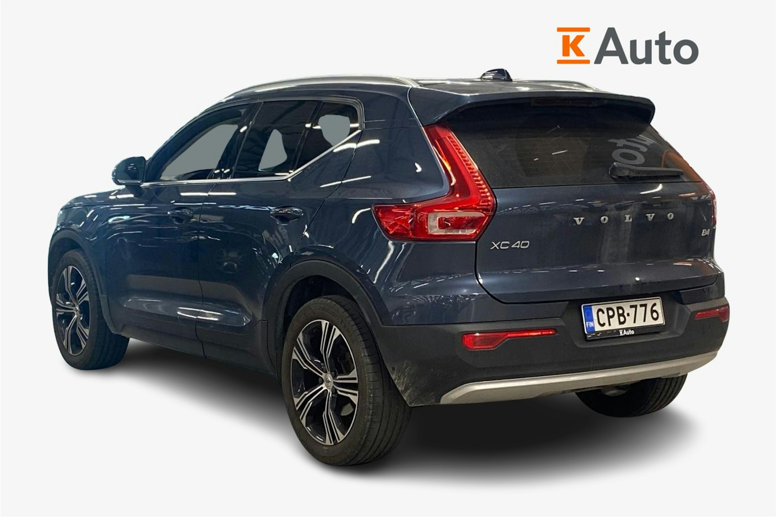 sininen Volvo XC40 2021 kuva 2.