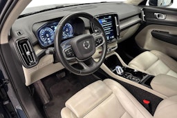 sininen Volvo XC40 2021 kuva 7.