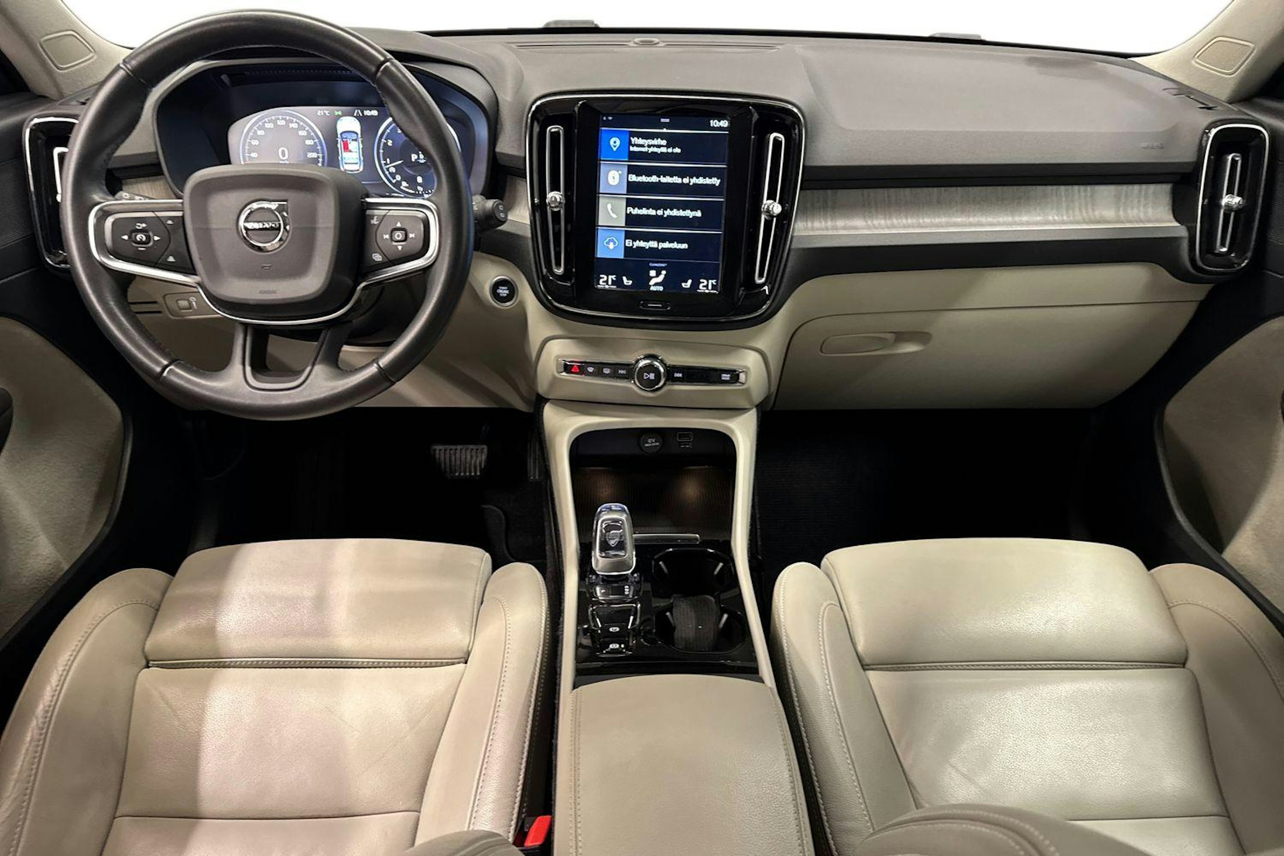 sininen Volvo XC40 2021 kuva 9.