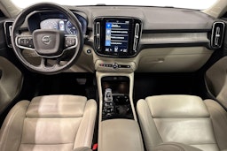 sininen Volvo XC40 2021 kuva 9.