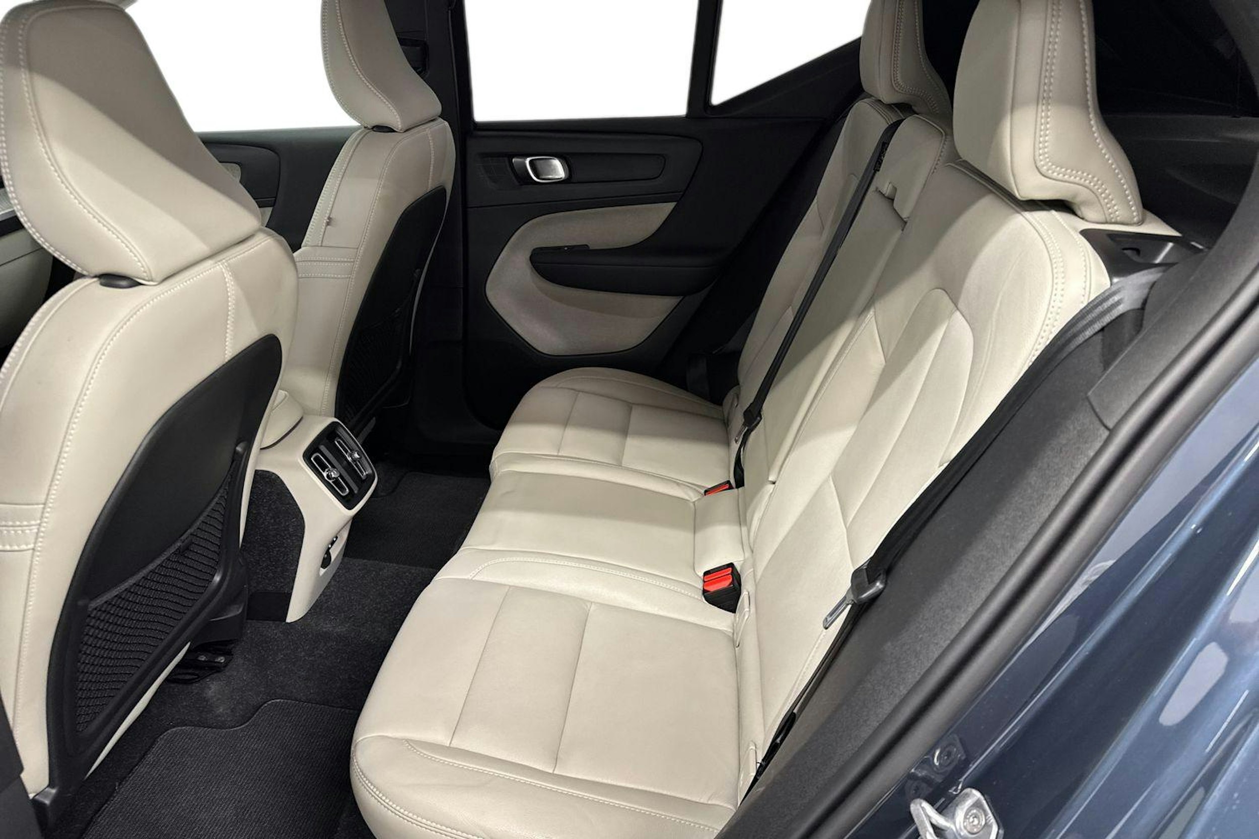 sininen Volvo XC40 2021 kuva 10.