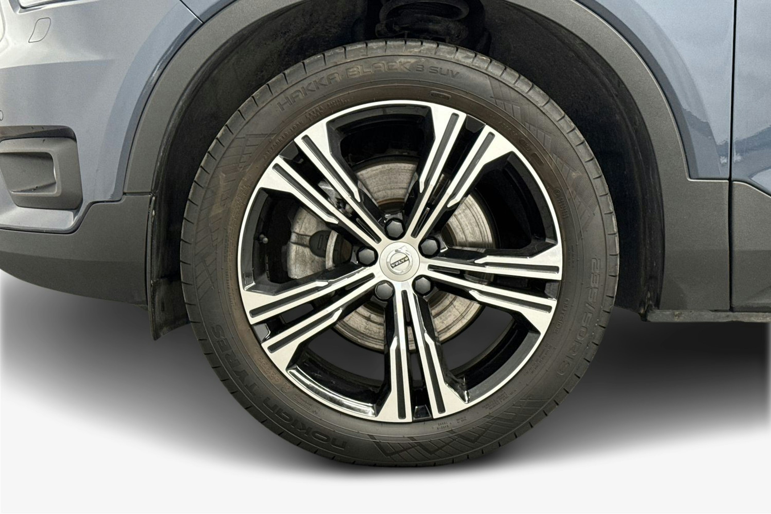 sininen Volvo XC40 2021 kuva 11.