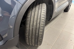 sininen Volvo XC40 2021 kuva 13.