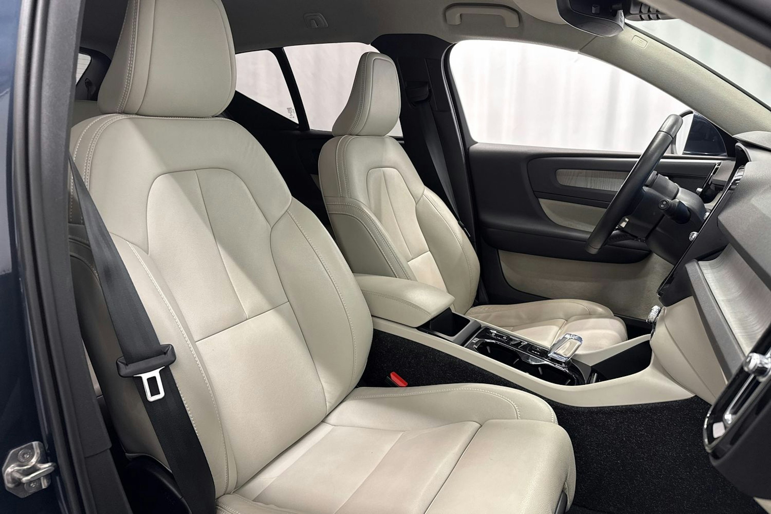 sininen Volvo XC40 2021 kuva 14.