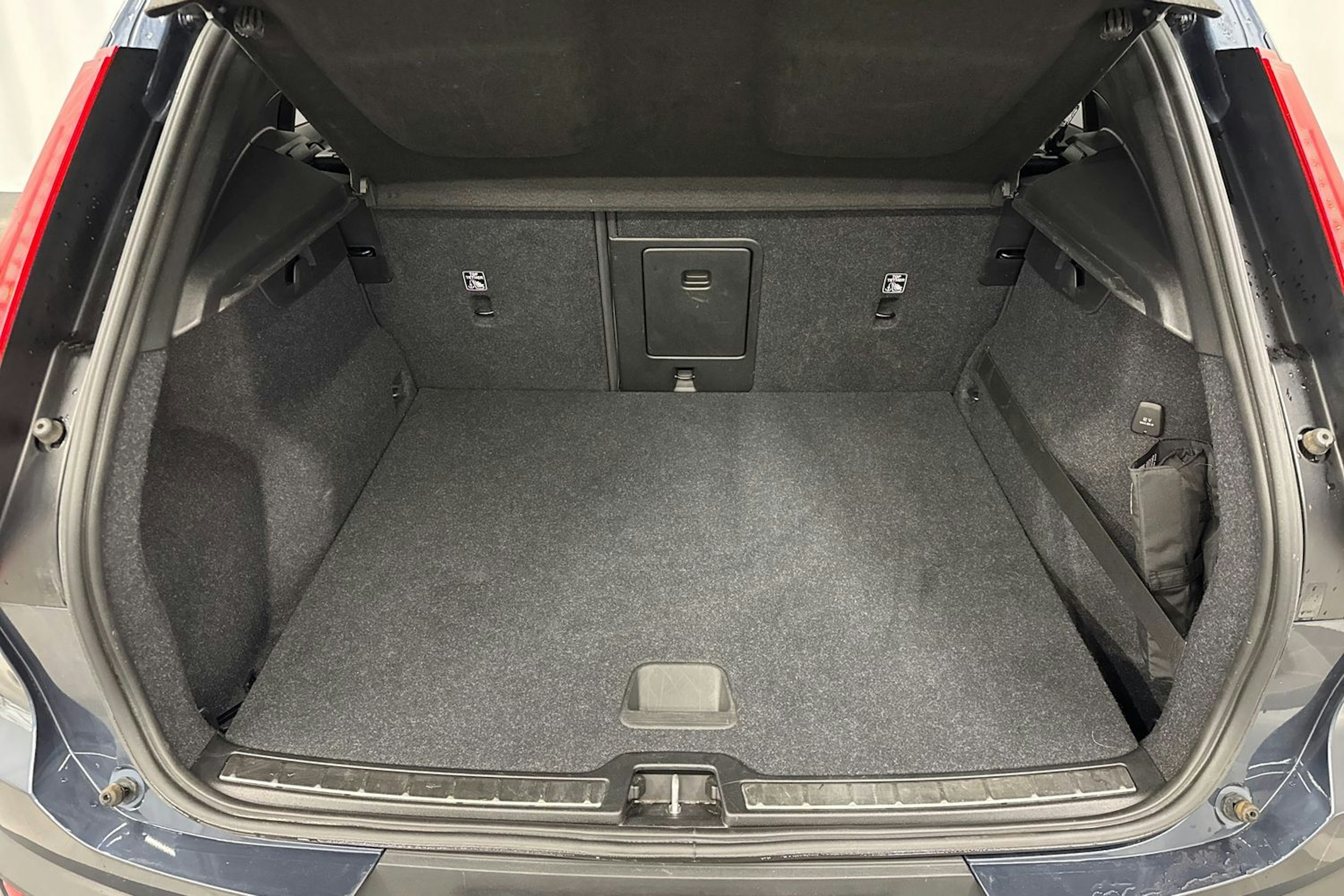 sininen Volvo XC40 2021 kuva 15.