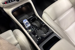sininen Volvo XC40 2021 kuva 25.