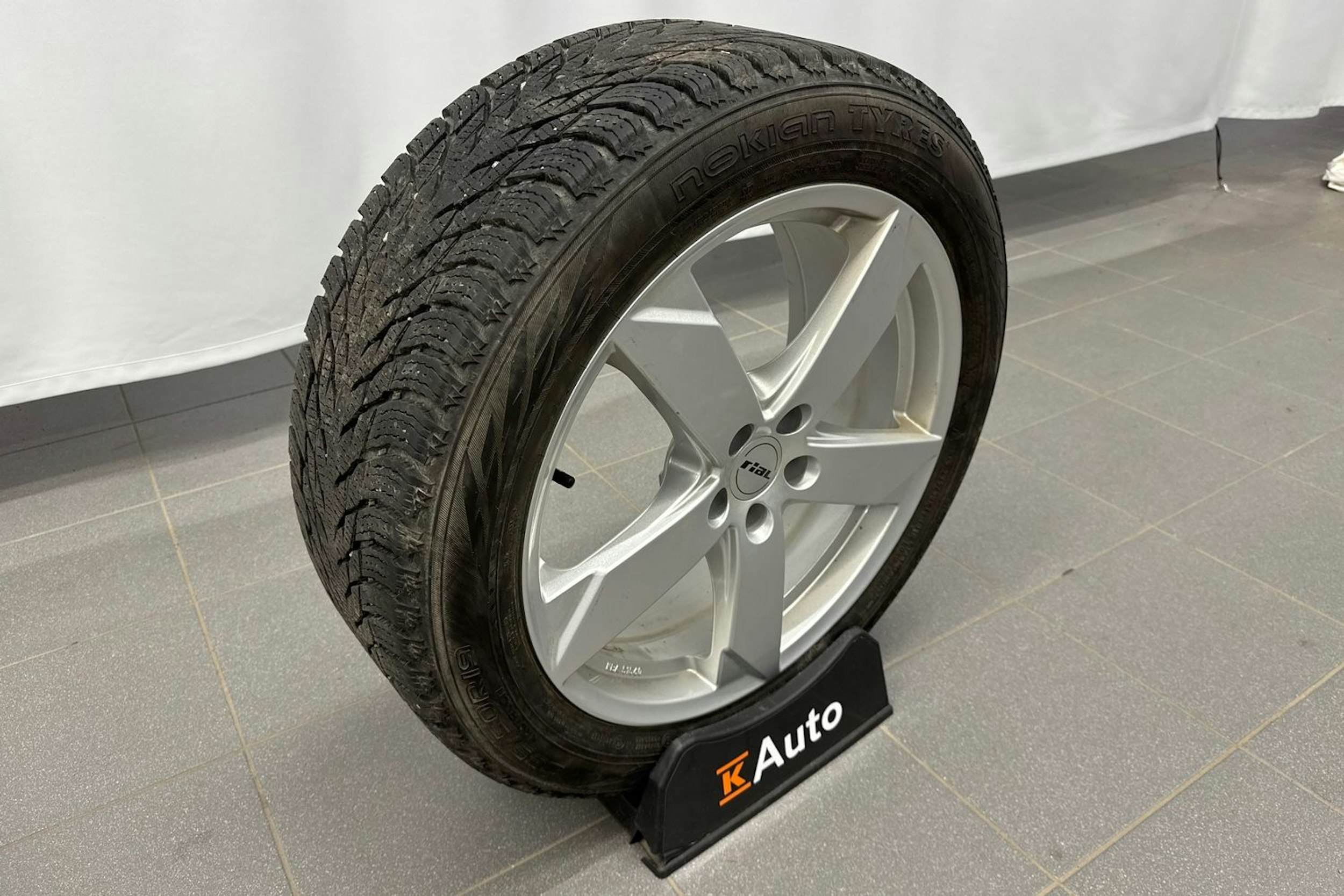sininen Volvo XC40 2021 kuva 28.