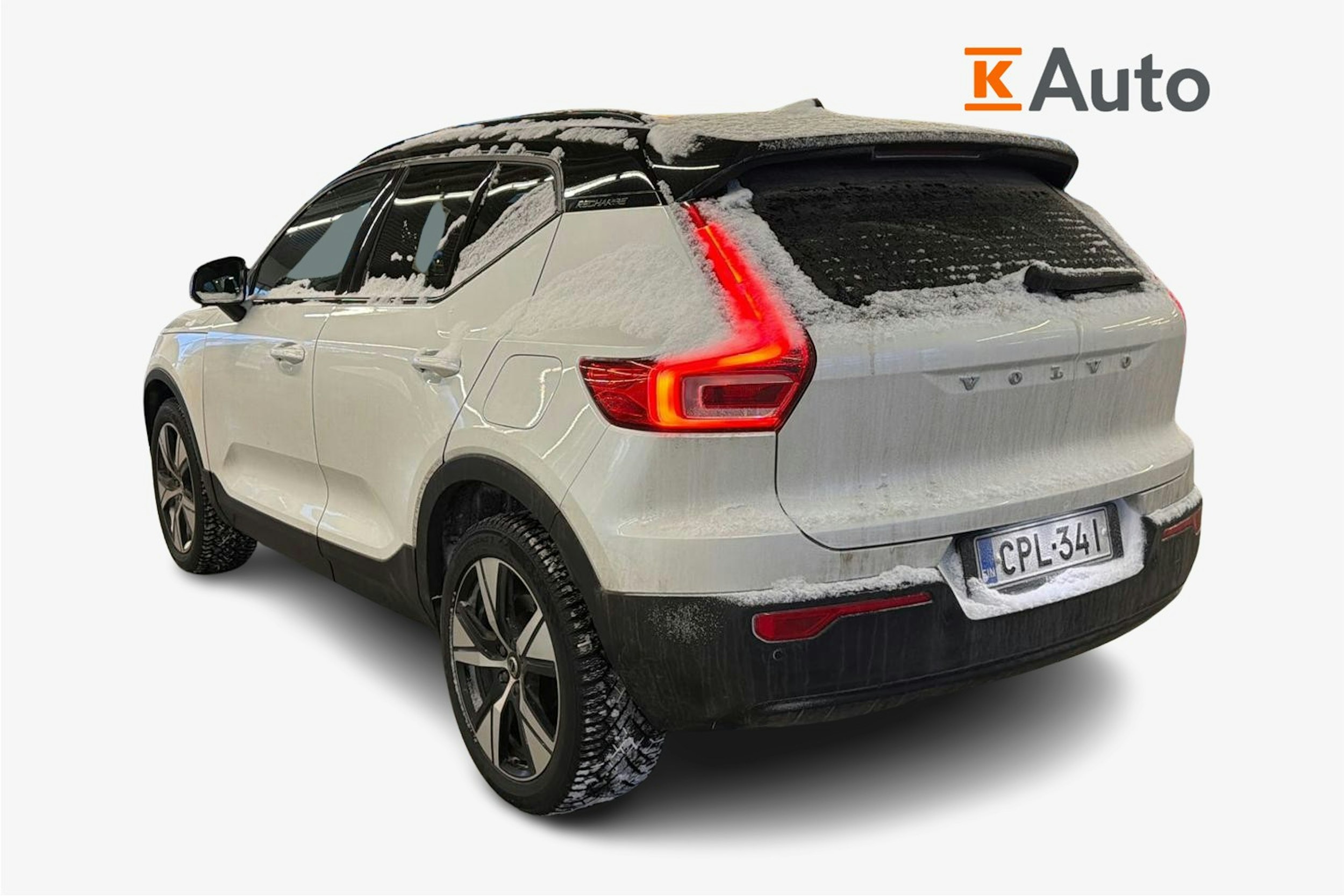 valkoinen Volvo XC40 2021 kuva 2.