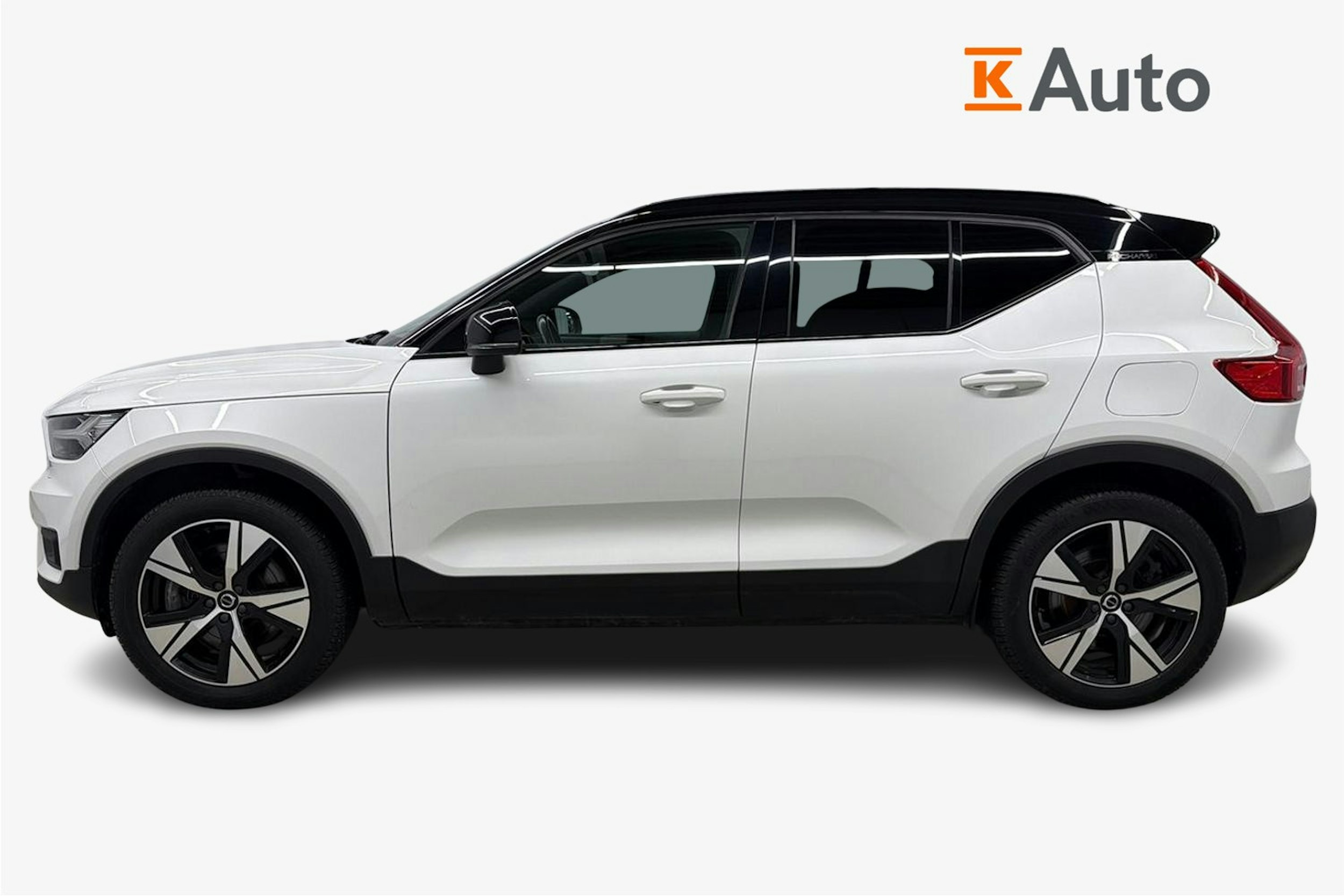 valkoinen Volvo XC40 2021 kuva 6.