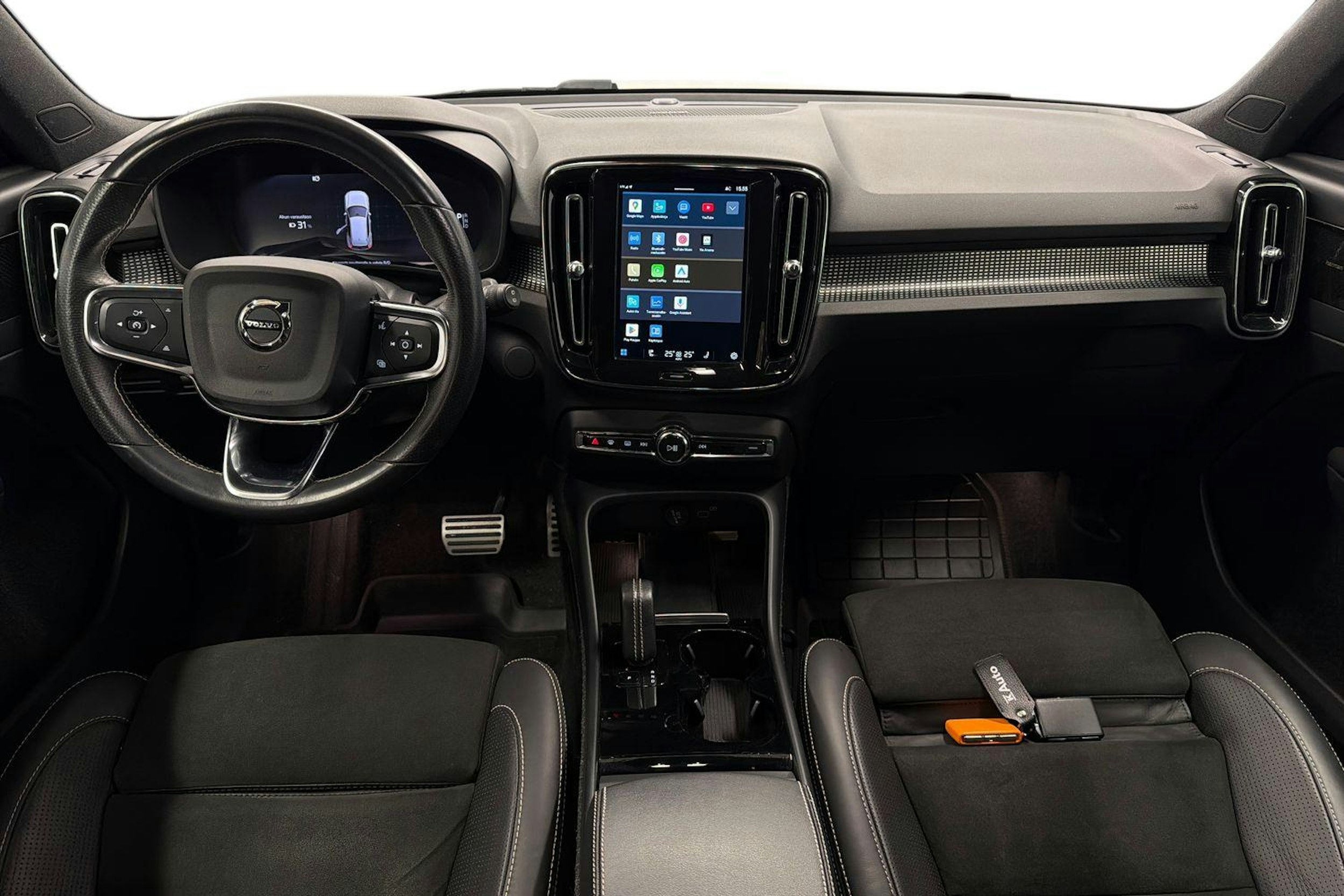 valkoinen Volvo XC40 2021 kuva 9.