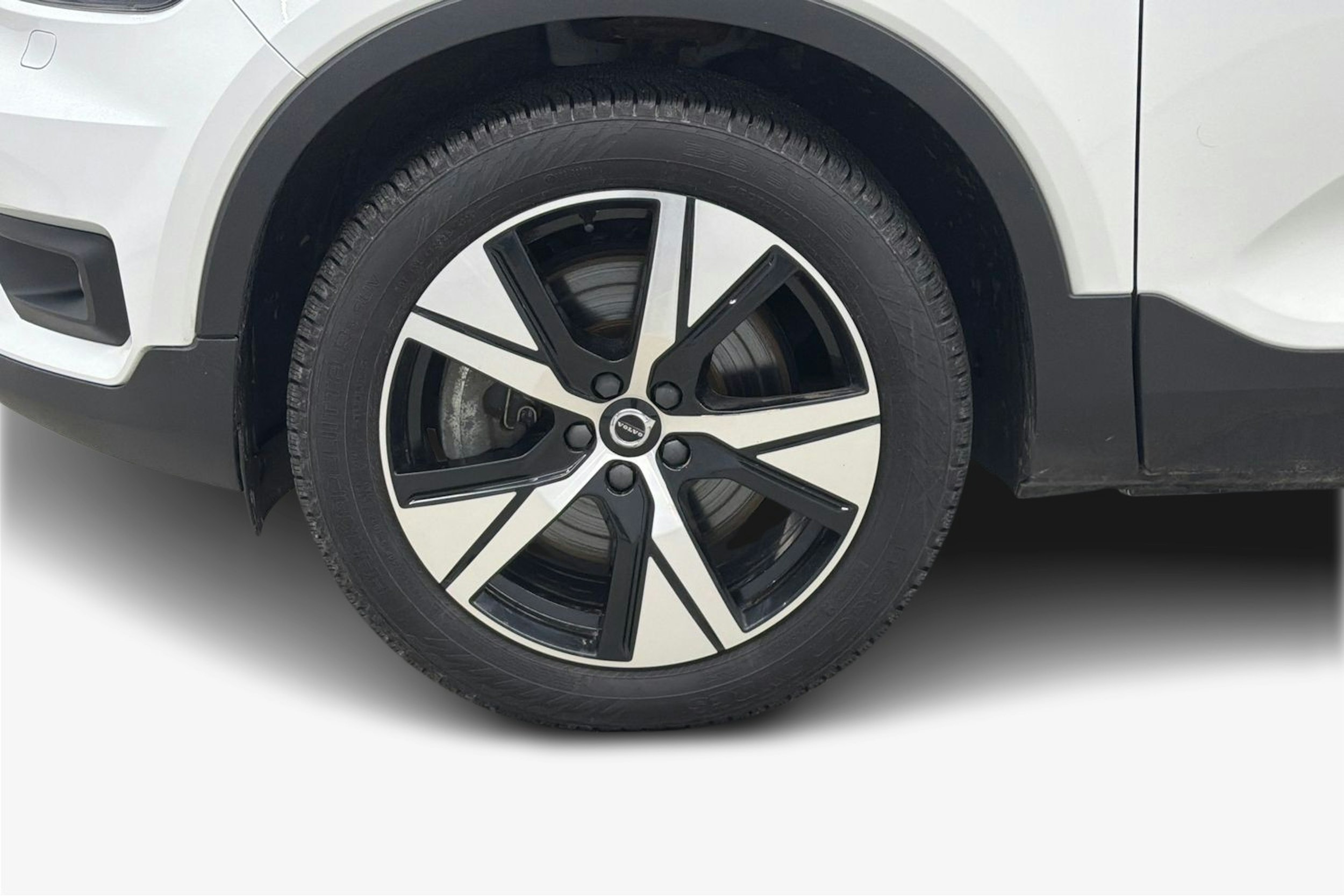 valkoinen Volvo XC40 2021 kuva 11.