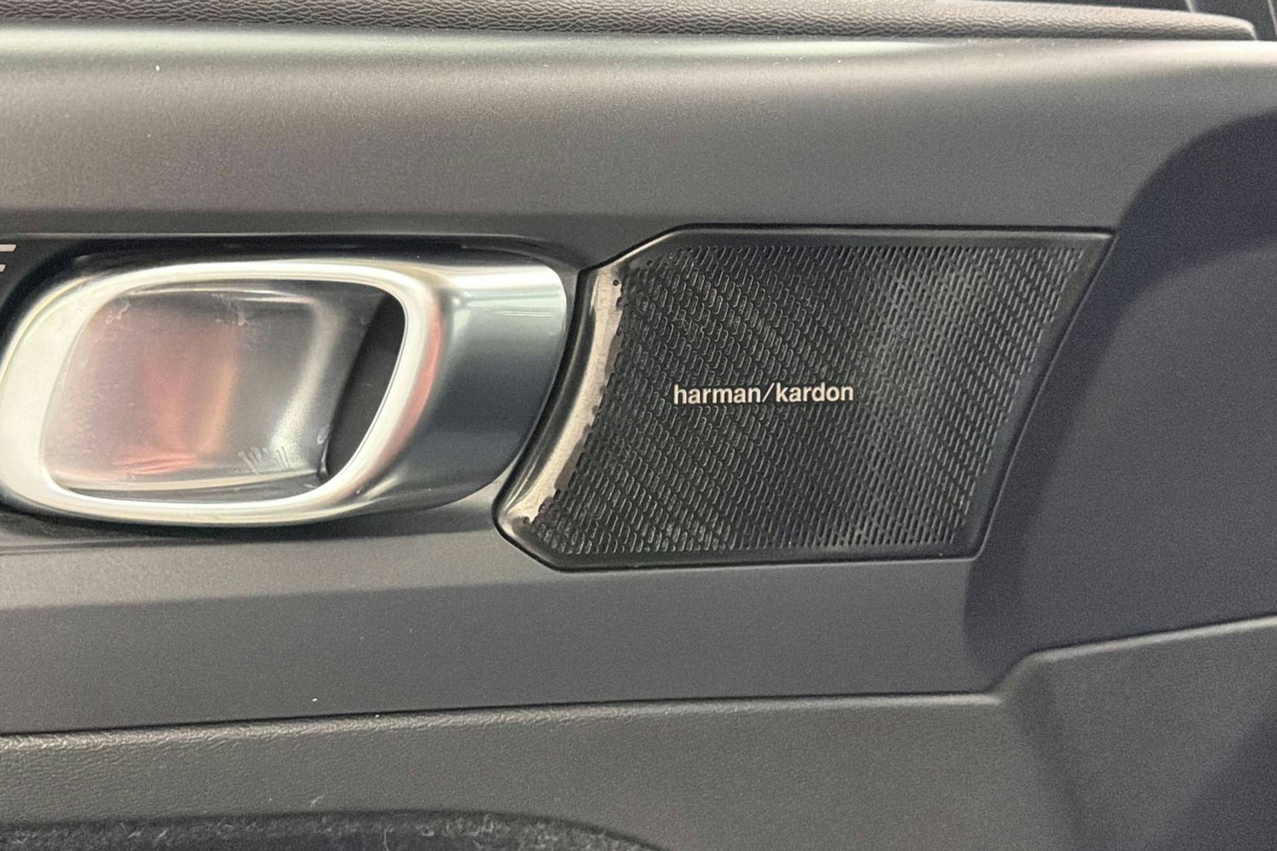 valkoinen Volvo XC40 2021 kuva 14.