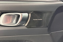 valkoinen Volvo XC40 2021 kuva 14.