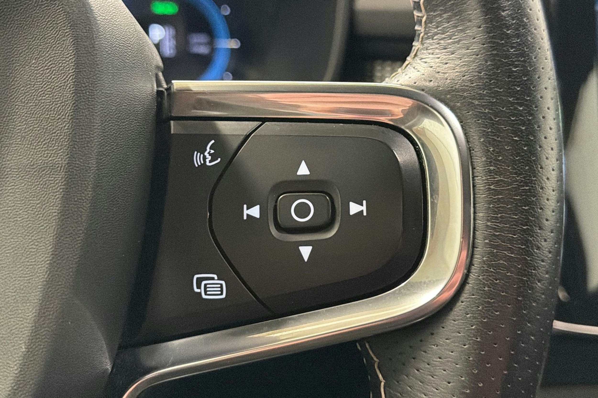 valkoinen Volvo XC40 2021 kuva 15.