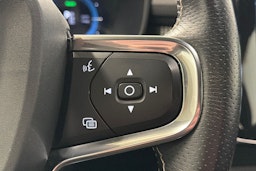 valkoinen Volvo XC40 2021 kuva 15.