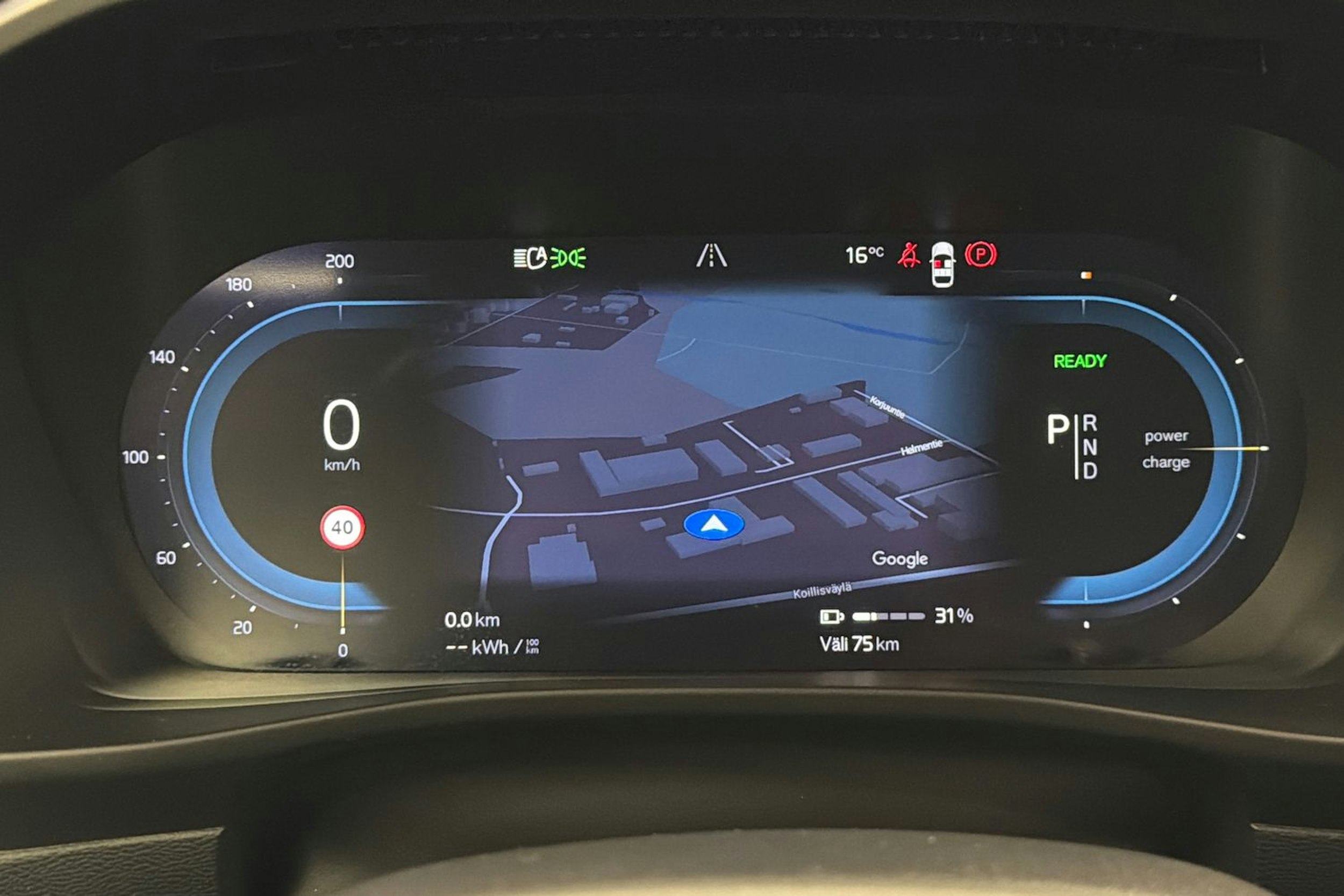 valkoinen Volvo XC40 2021 kuva 17.