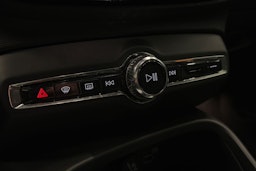 valkoinen Volvo XC40 2021 kuva 24.