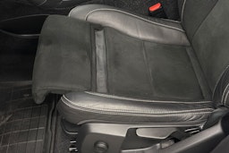 valkoinen Volvo XC40 2021 kuva 25.