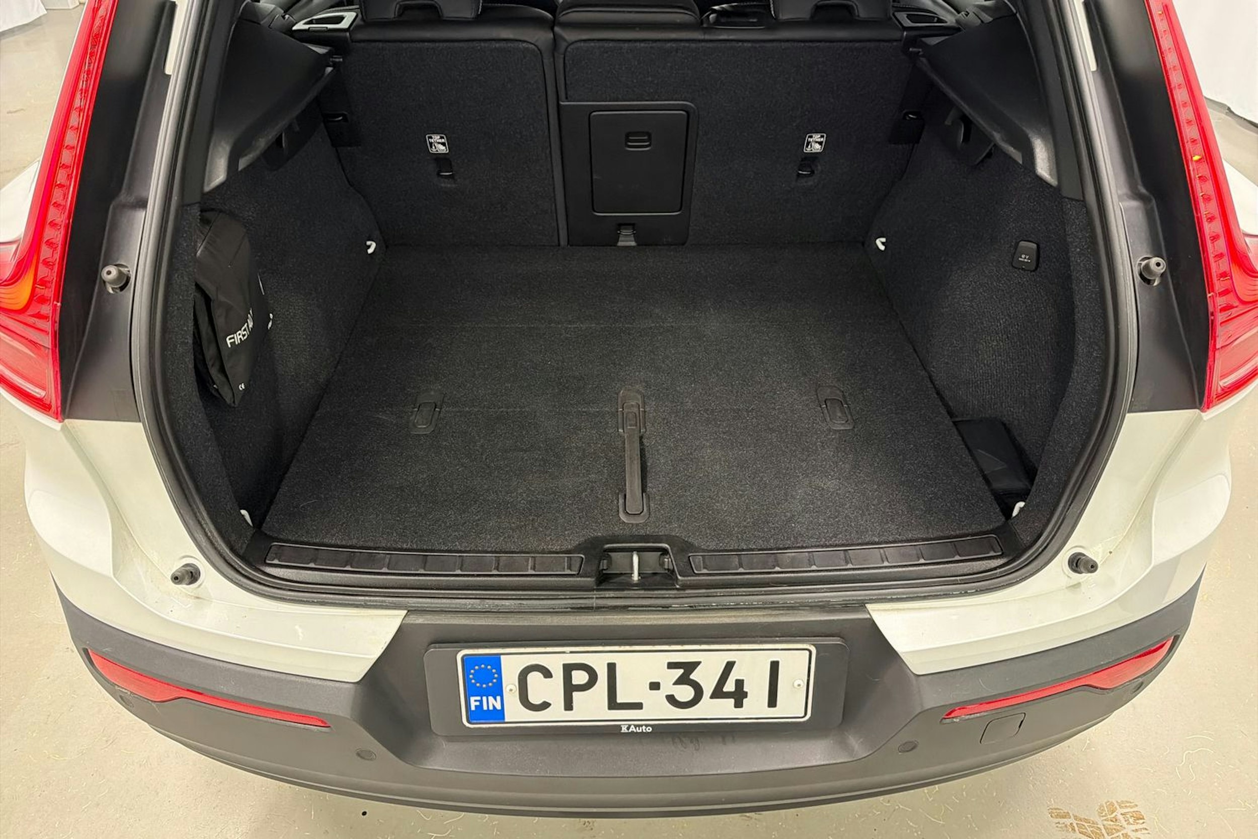 valkoinen Volvo XC40 2021 kuva 27.