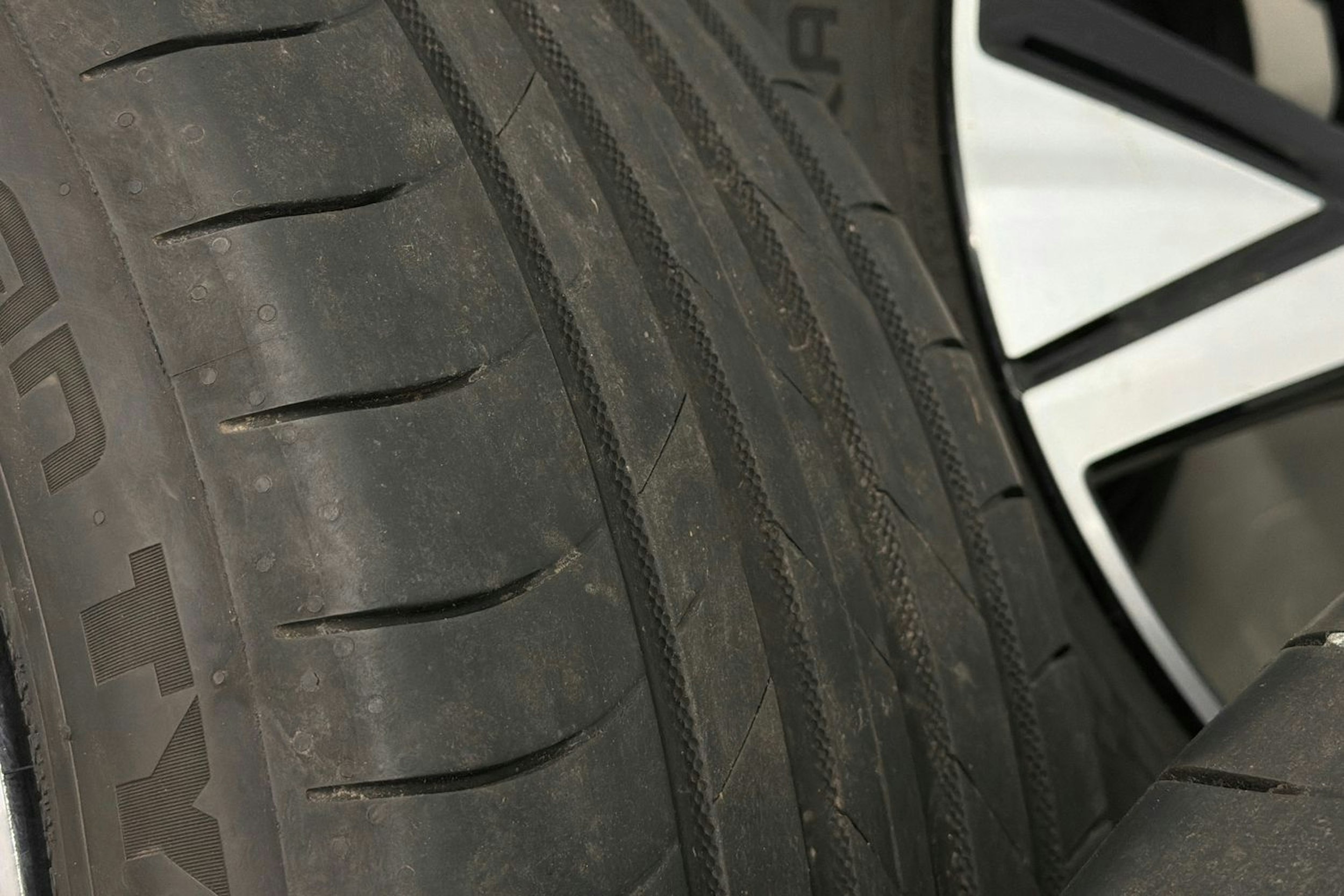 valkoinen Volvo XC40 2021 kuva 30.