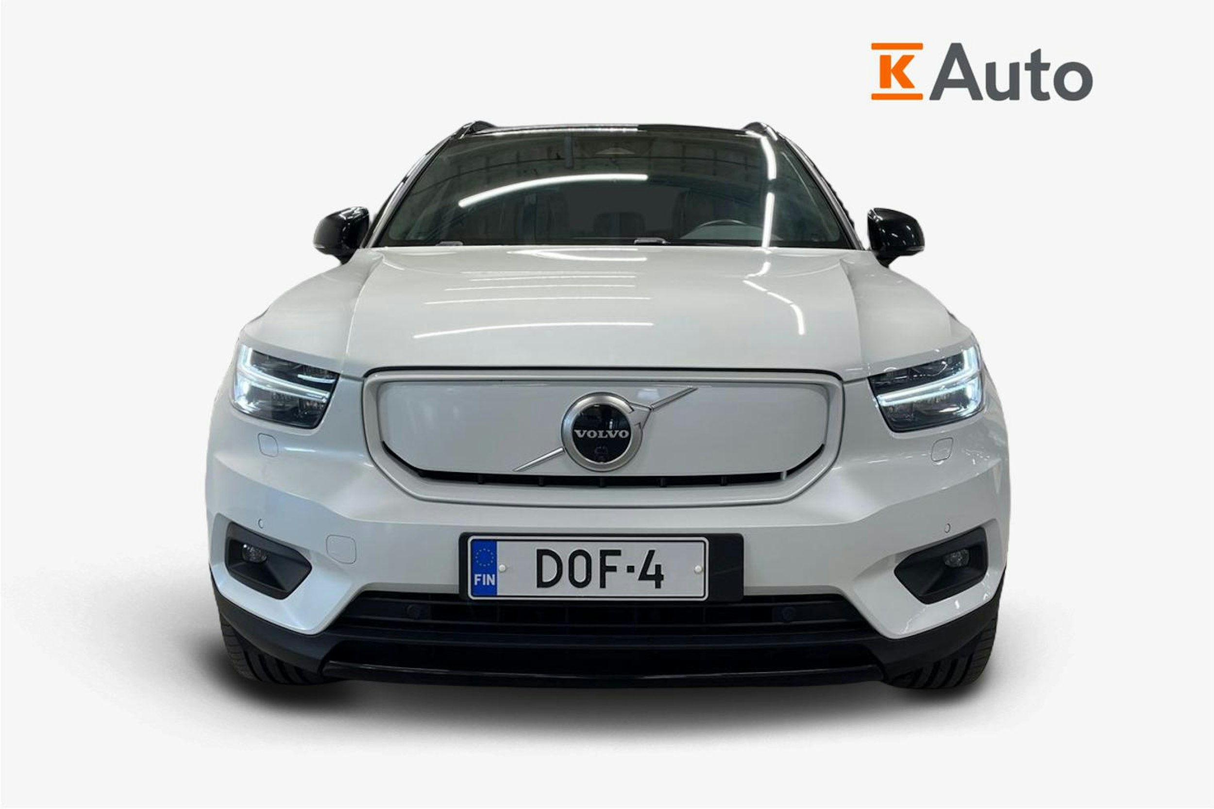 valkoinen Volvo XC40 2021 kuva 5.