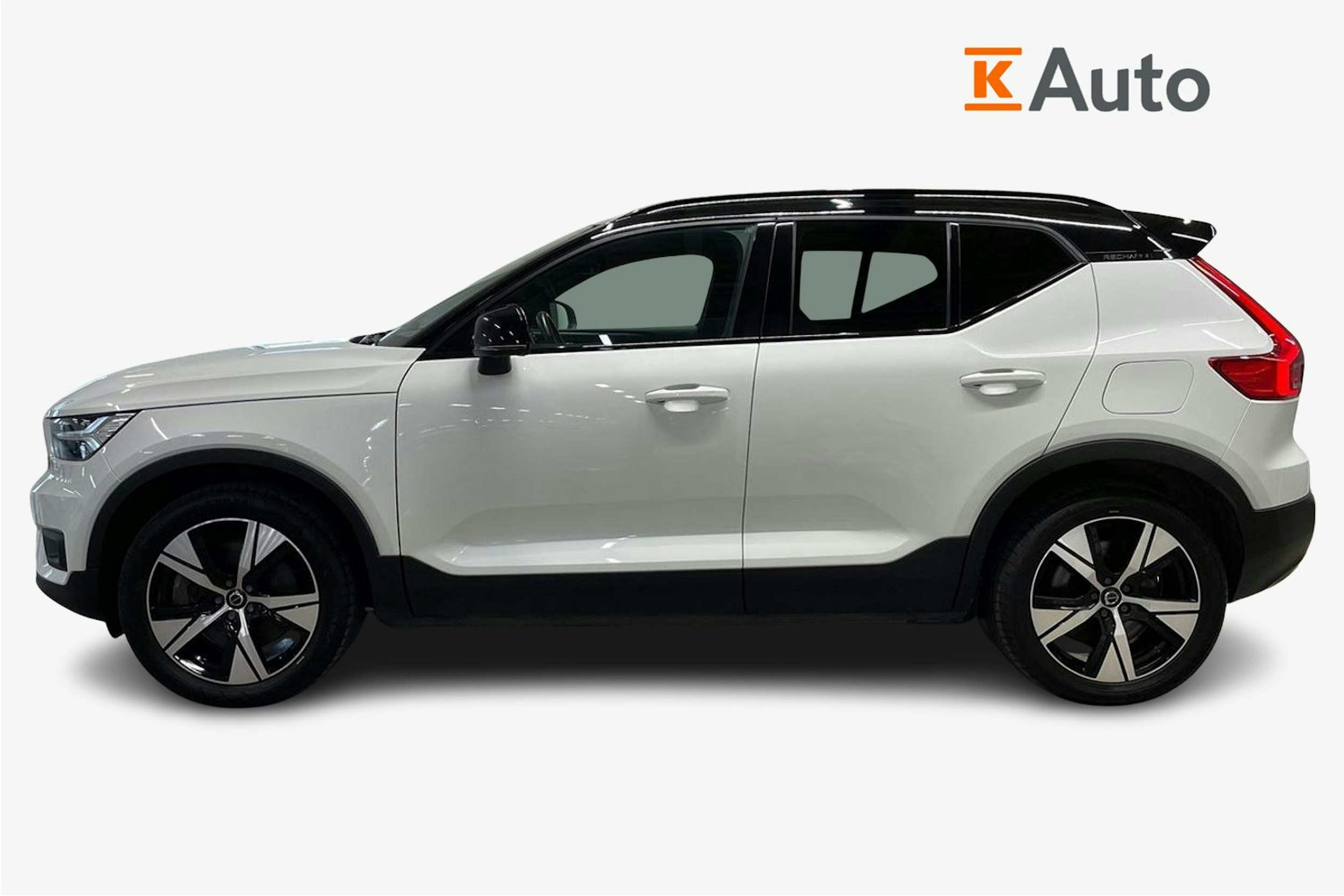 valkoinen Volvo XC40 2021 kuva 6.