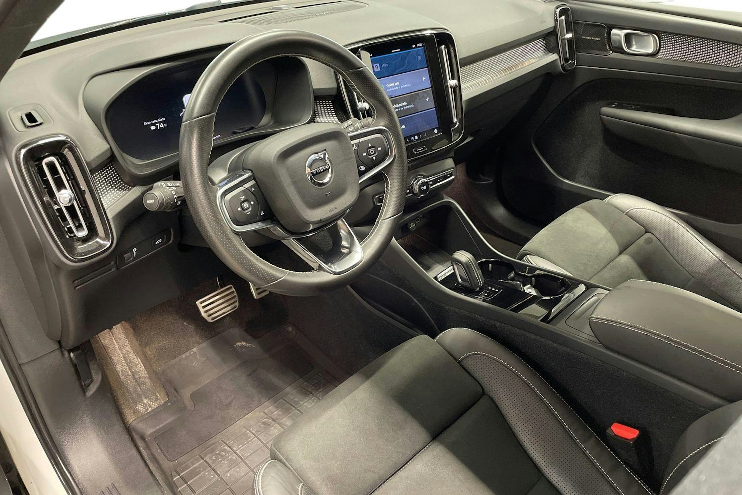 valkoinen Volvo XC40 2021 kuva 7.
