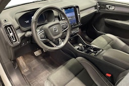 valkoinen Volvo XC40 2021 kuva 7.
