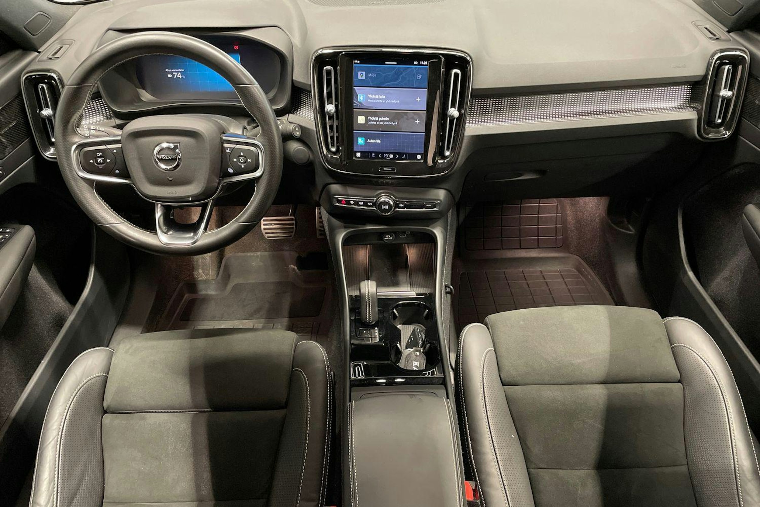 valkoinen Volvo XC40 2021 kuva 9.