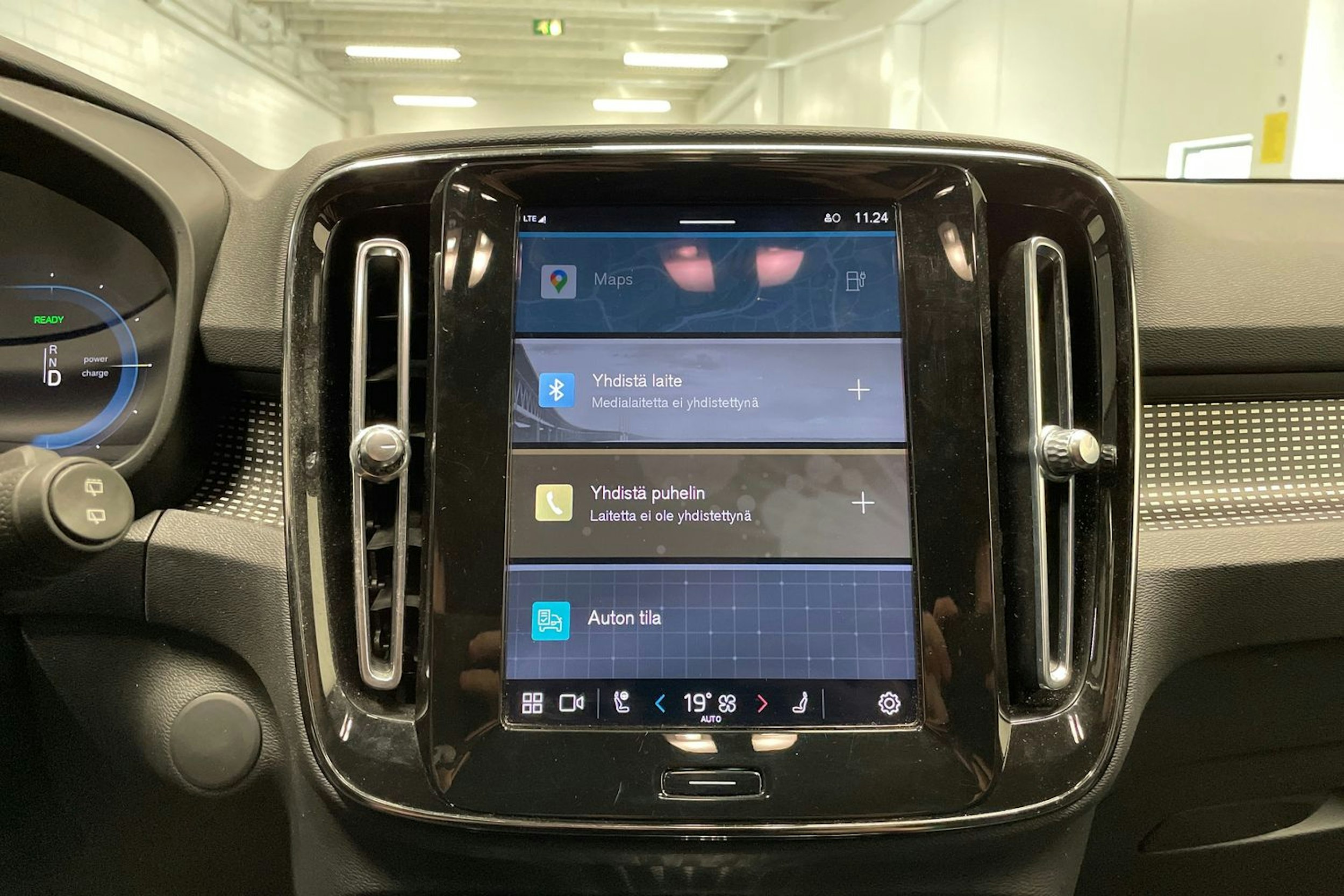 valkoinen Volvo XC40 2021 kuva 16.