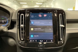 valkoinen Volvo XC40 2021 kuva 16.