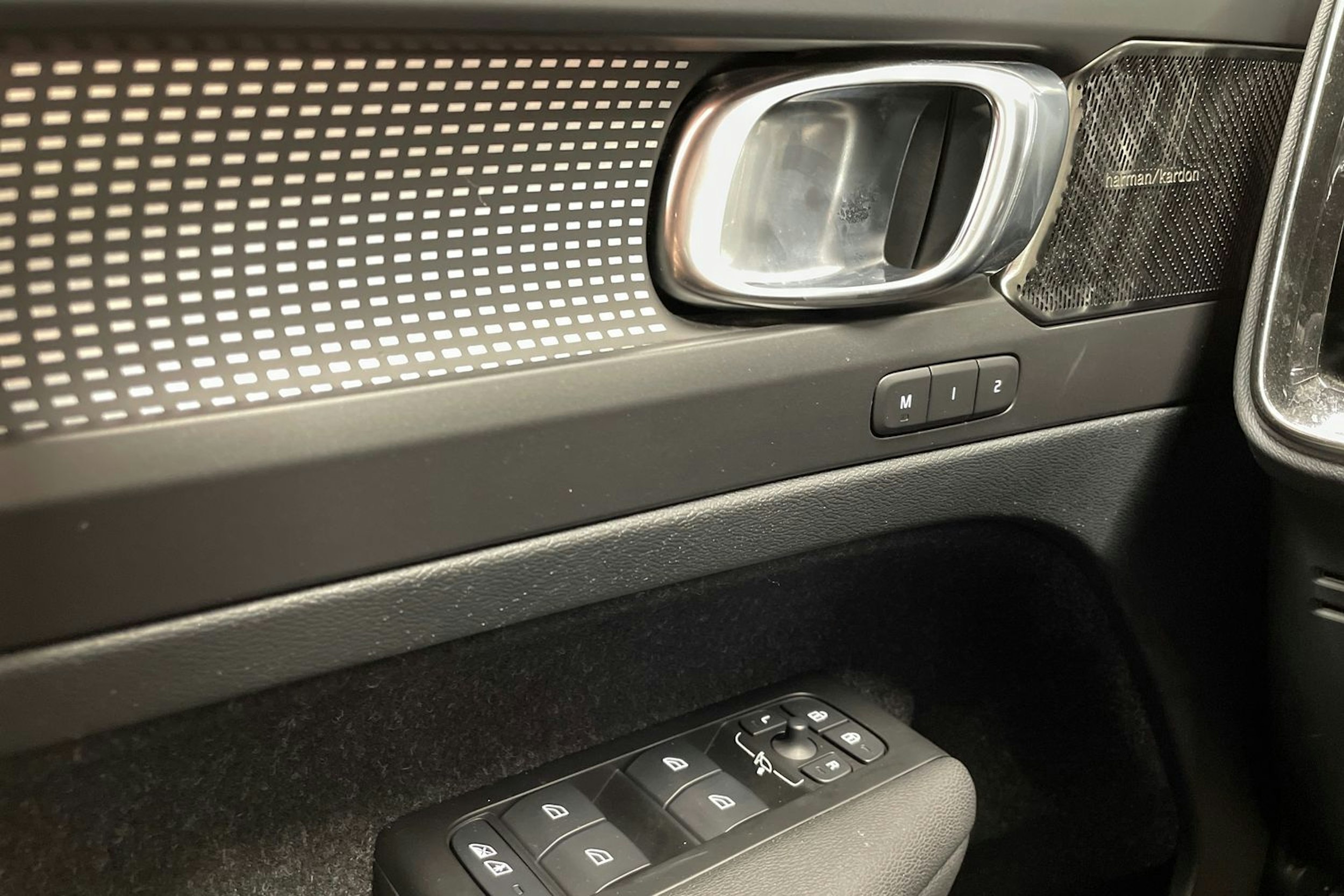 valkoinen Volvo XC40 2021 kuva 21.
