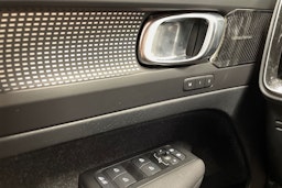 valkoinen Volvo XC40 2021 kuva 21.