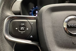 valkoinen Volvo XC40 2021 kuva 22.