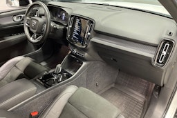 valkoinen Volvo XC40 2021 kuva 25.