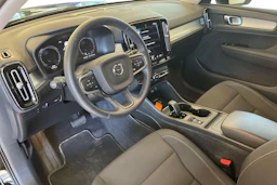 Musta Volvo XC40 2022 kuva 6.