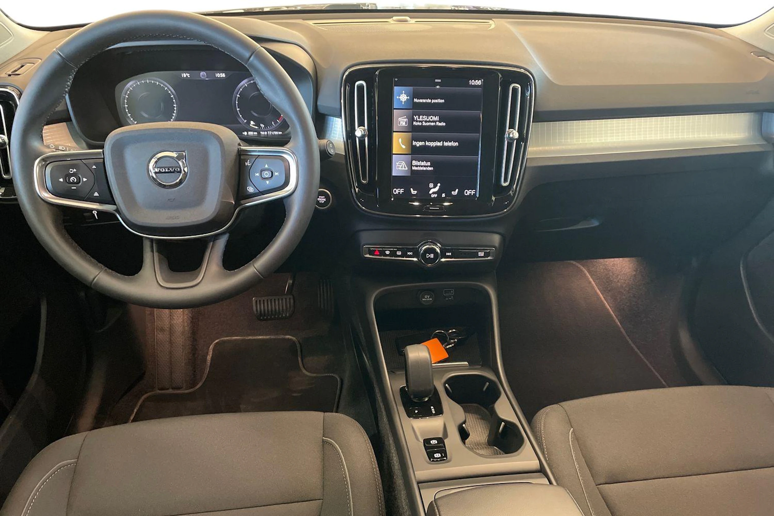 Musta Volvo XC40 2022 kuva 7.