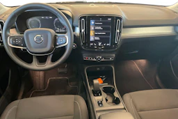 Musta Volvo XC40 2022 kuva 7.